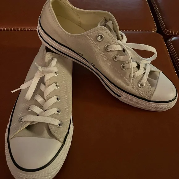 EUC Women’s Converse Off-White Canvas Sneakers, 10 - Picture 2 of 9